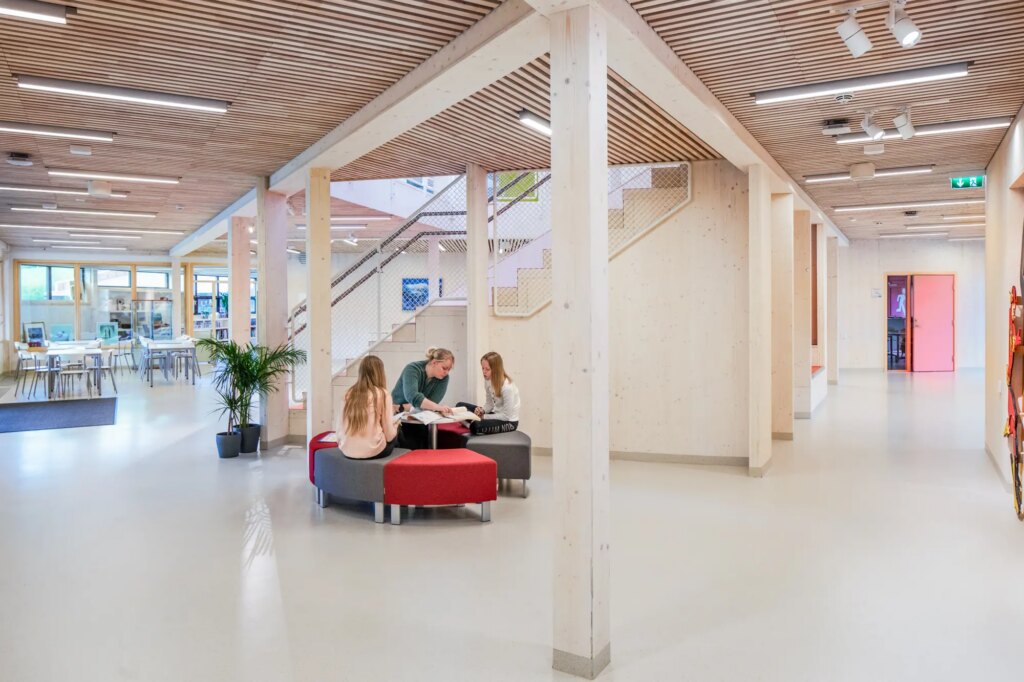 Schule Sauland Ppag photo by Wolfgang Thaler