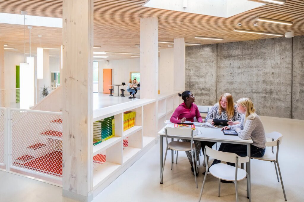 Schule Sauland Ppag photo by Wolfgang Thaler