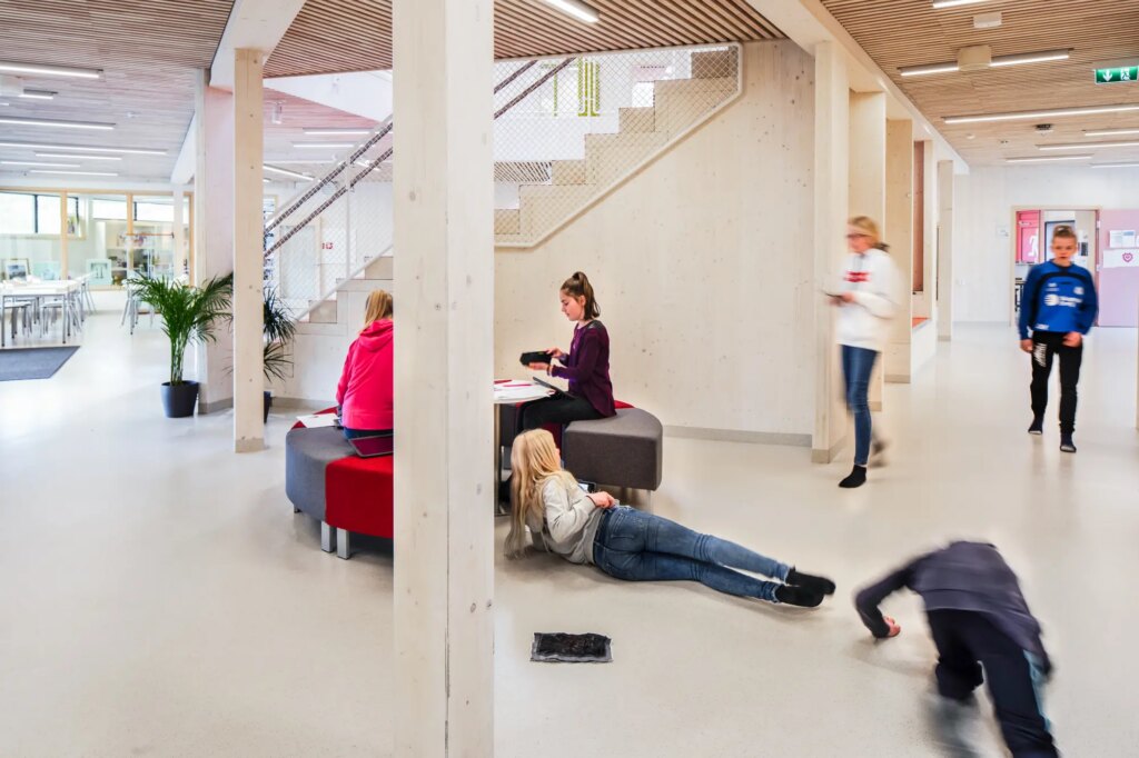 Schule Sauland Ppag photo by Wolfgang Thaler