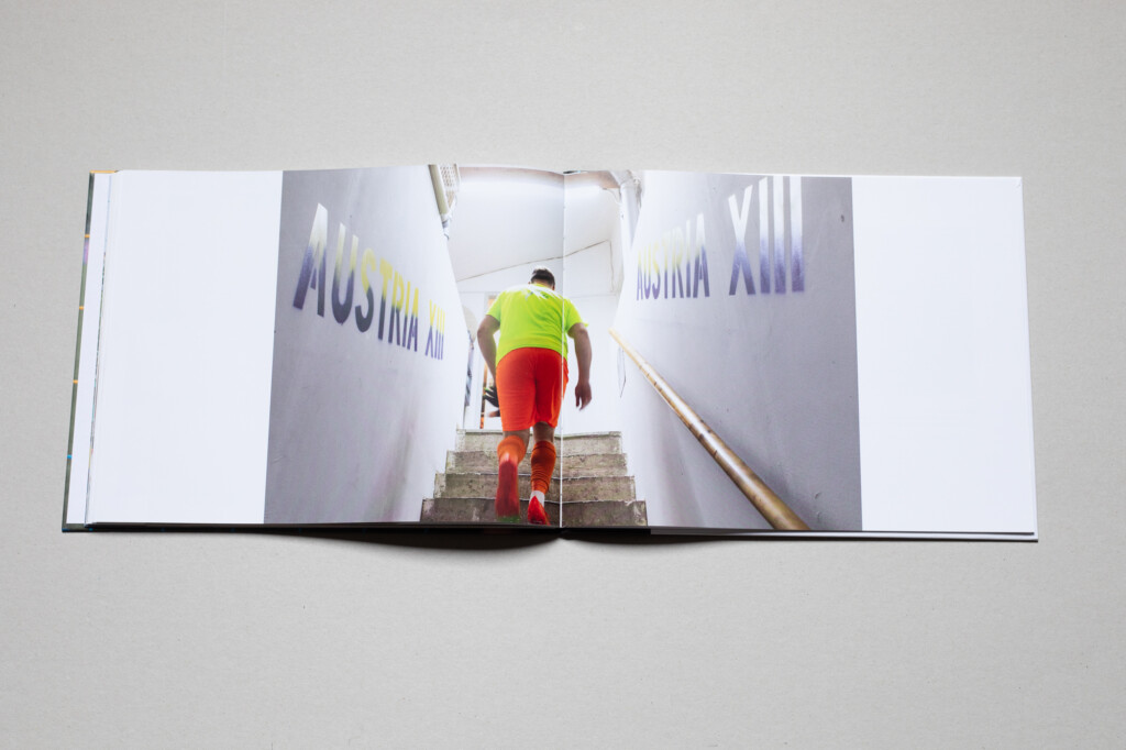 bild aus dem buch austria 13 sportanker und bolzplatz