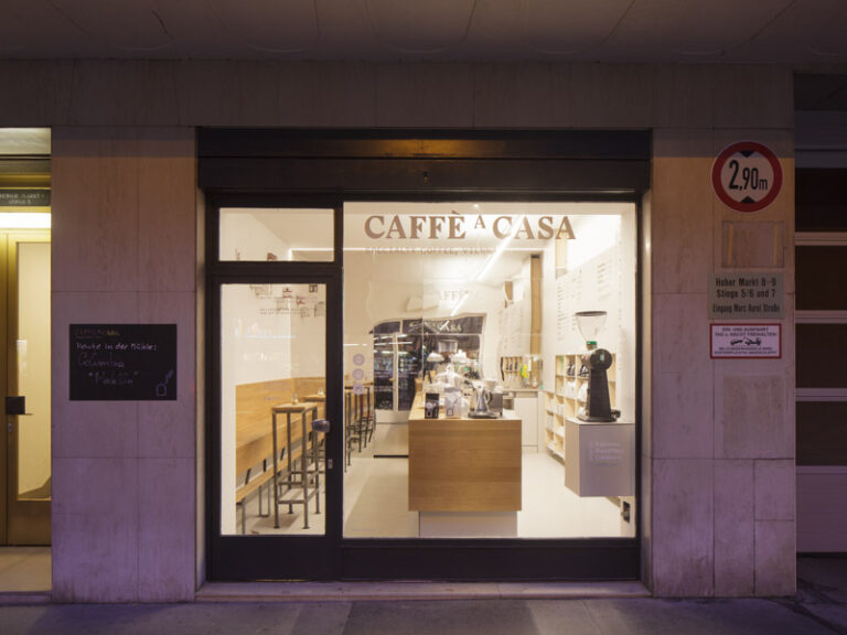 Cafe A Casa  Andreas Rumpfhuber  photo  by Wolfgang Thaler
