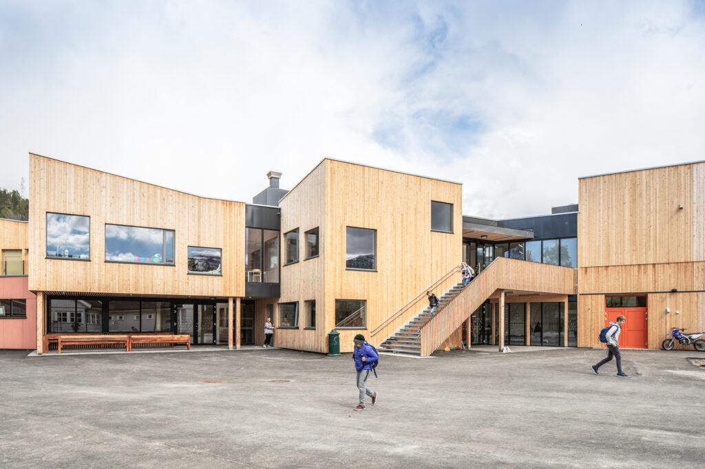 Schule Sauland  Ppag  photo  by Wolfgang Thaler