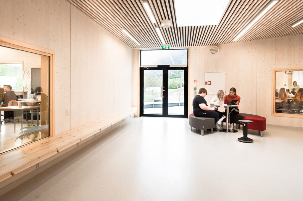 Schule Sauland  Ppag  photo  by Wolfgang Thaler